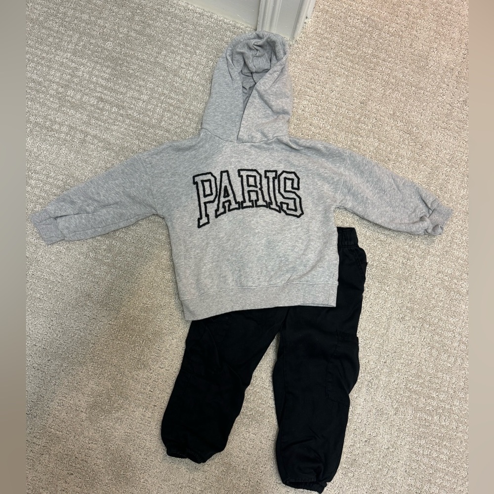 EUC - Zara toddler outfit - cargo pants and hoodie - size 3-4